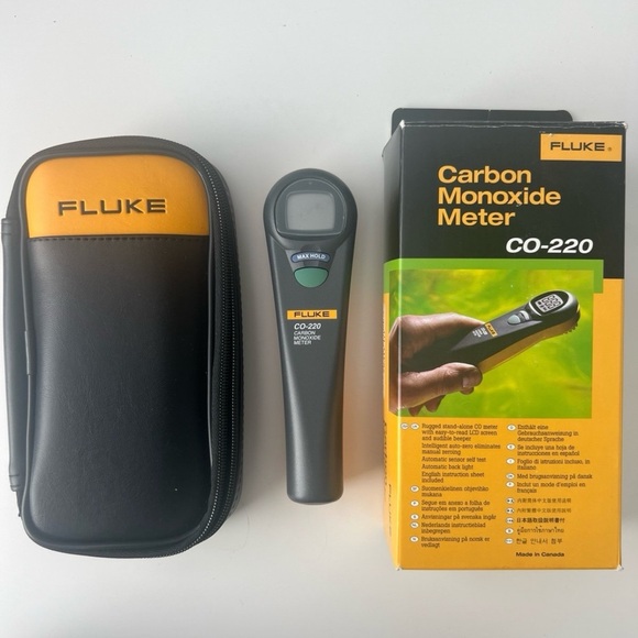 Fluke CO-220 Carbon Monoxide Meter - Picture 2 of 8